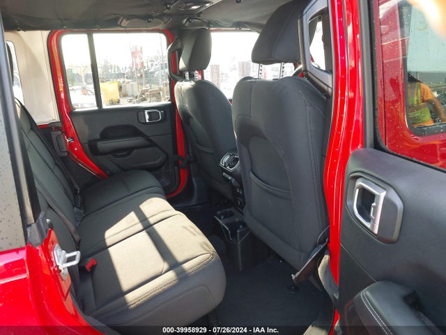 1C4HJXEG6JW155276 Jeep Wrangler Unlimited Sahara 4x4
