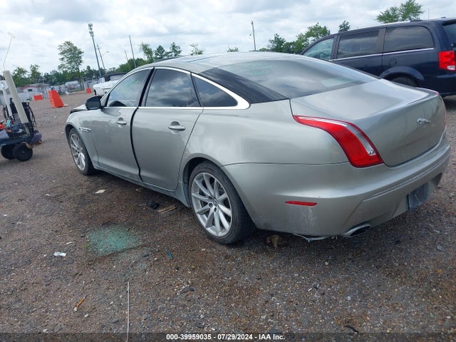 2011 JAGUAR XJ SAJWA1CB8BLV13736 Photo 2