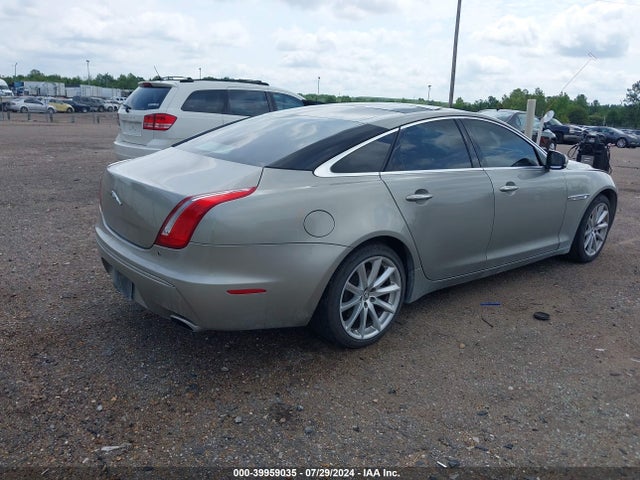 2011 JAGUAR XJ SAJWA1CB8BLV13736 Photo 3
