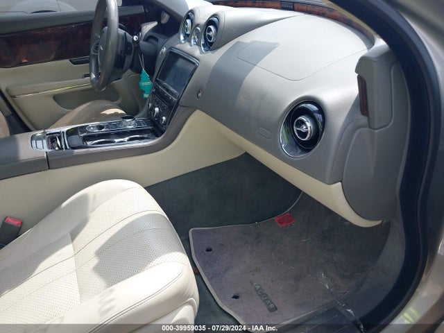 2011 JAGUAR XJ SAJWA1CB8BLV13736 Photo 4