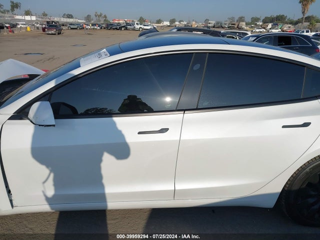 Tesla Model 3 Long Range Dual Motor All-wheel Drive 2022 5YJ3E1EB7NF210831 Image 15