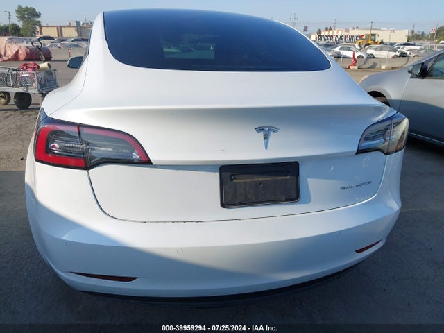Tesla Model 3 Long Range Dual Motor All-wheel Drive 2022 5YJ3E1EB7NF210831 Image 17