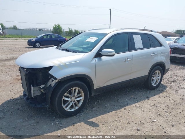 KIA Sorento Lx V6 2015 5XYKTDA71FG602198 Image 2
