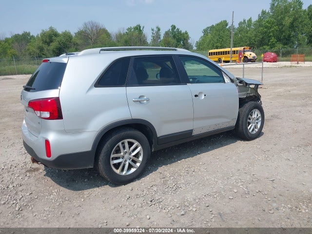 KIA Sorento Lx V6 2015 5XYKTDA71FG602198 Image 4