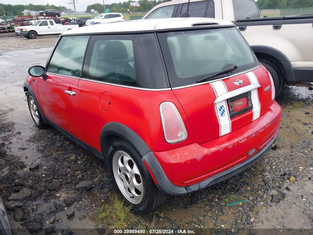 2005 MINI COOPER WMWRC33475TC57838 Photo 2