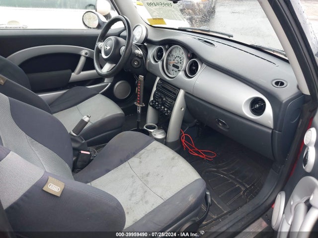 2005 MINI COOPER WMWRC33475TC57838 Photo 4