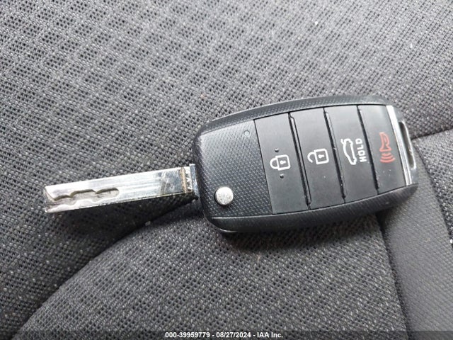 KIA Optima Lx 2016 KNAGT4L30G5107014 Image 11