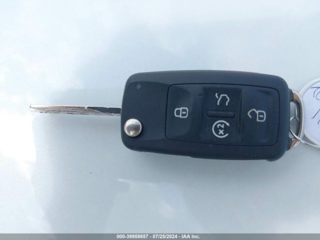 1VWGT7A33HC065035 Volkswagen Passat 1.8t Se