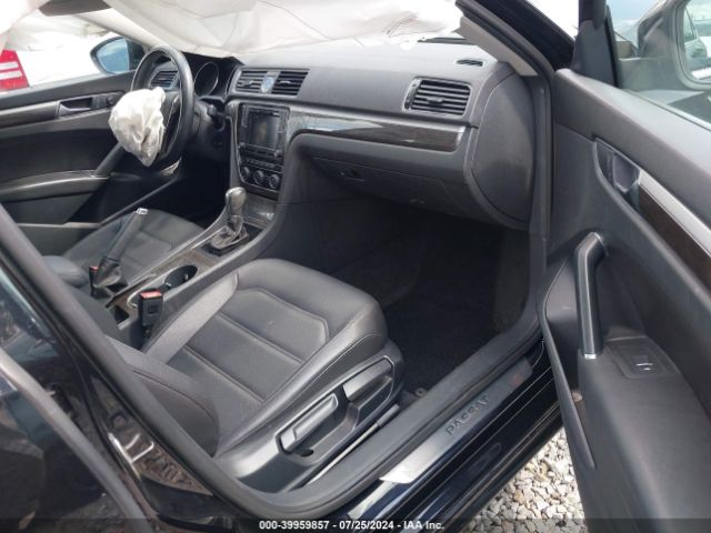 1VWGT7A33HC065035 Volkswagen Passat 1.8t Se