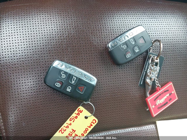 2017 JAGUAR F-PACE SADCM2BV2HA082751 Photo 10