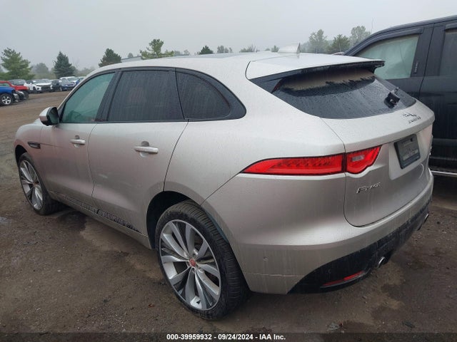 2017 JAGUAR F-PACE SADCM2BV2HA082751 Photo 2