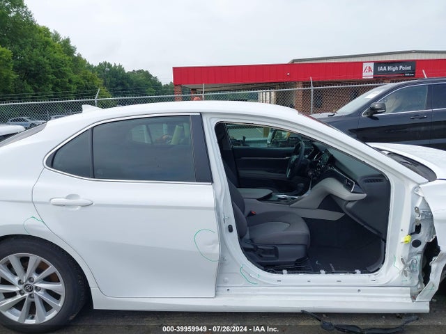 Toyota CAMRY LE 2022 4T1C11AK1NU698646 Image 14