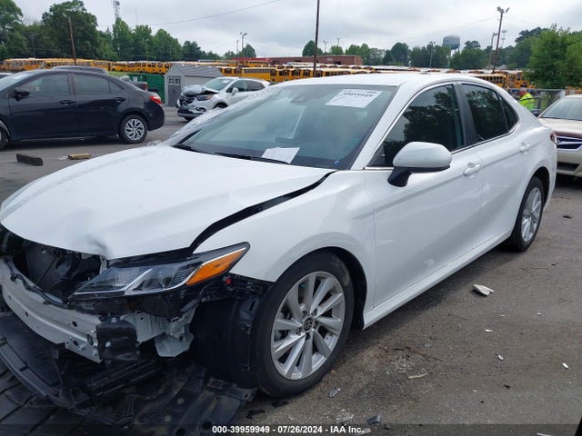 Toyota CAMRY LE 2022 4T1C11AK1NU698646 Image 2