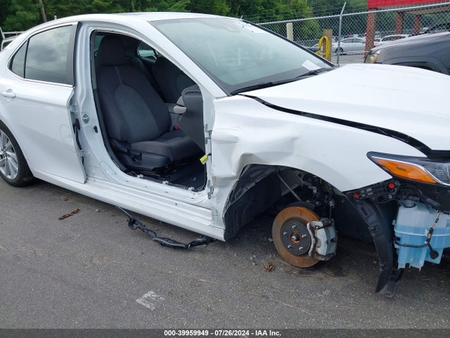 Toyota CAMRY LE 2022 4T1C11AK1NU698646 Image 6