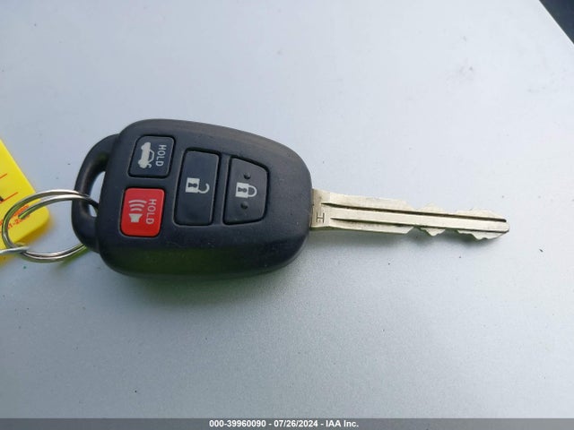 Toyota COROLLA LE 2018 5YFBURHE5JP823984 Image 11