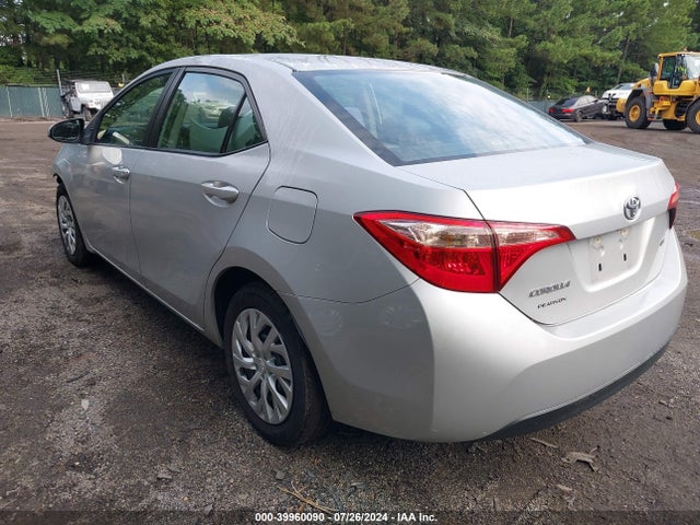 Toyota COROLLA LE 2018 5YFBURHE5JP823984 Image 3
