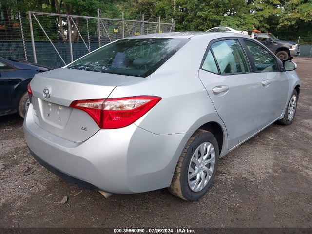 Toyota COROLLA LE 2018 5YFBURHE5JP823984 Image 4