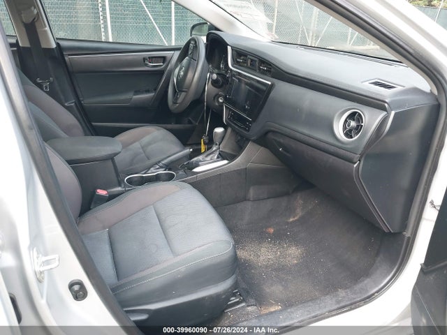 Toyota COROLLA LE 2018 5YFBURHE5JP823984 Image 5