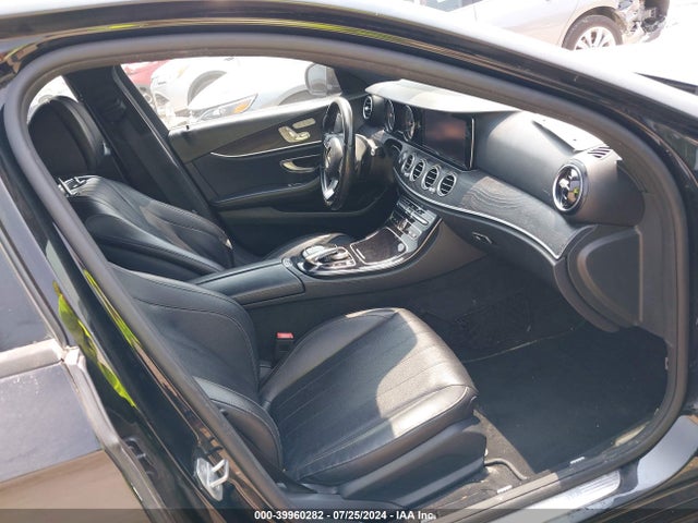 WDDZF4KB0HA025245 Mercedes-Benz E 300 4matic