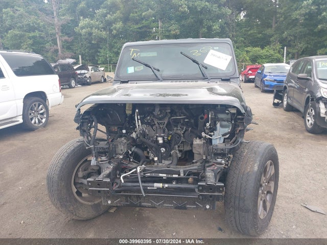 1C4HJXEG1JW132519 Jeep Wrangler Unlimited Sahara 4x4