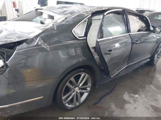 1VWDT7A37HC009733 Volkswagen Passat 1.8t R-line