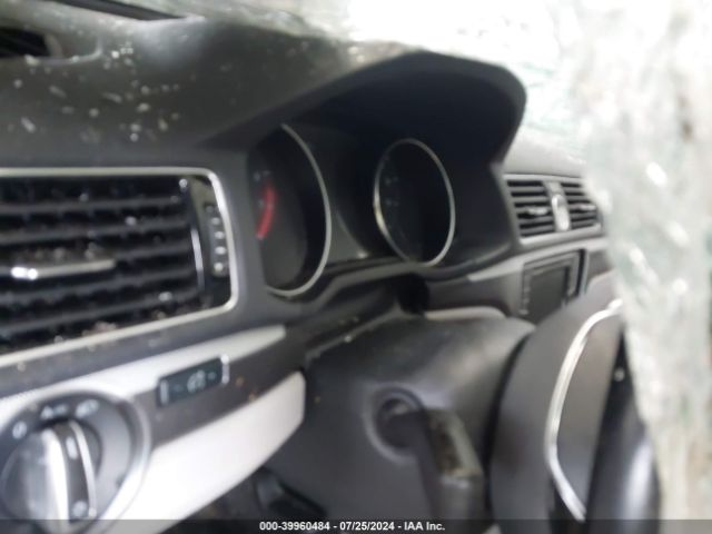 1VWDT7A37HC009733 Volkswagen Passat 1.8t R-line