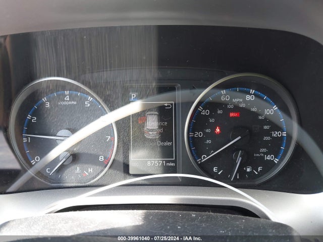 Toyota Rav4 Xle 2018 JTMWFREV7JD110703 Image 7
