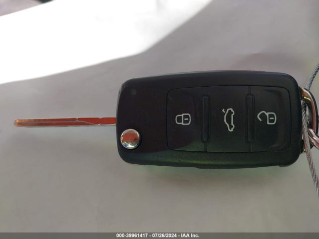 1VWAA7A33JC001515 Volkswagen Passat 2.0t R-line/2.0t S