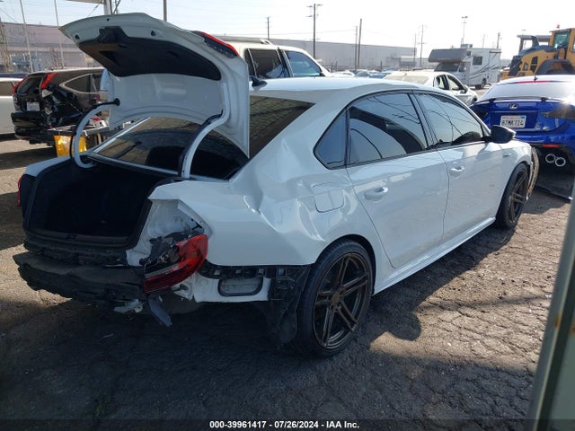 1VWAA7A33JC001515 Volkswagen Passat 2.0t R-line/2.0t S