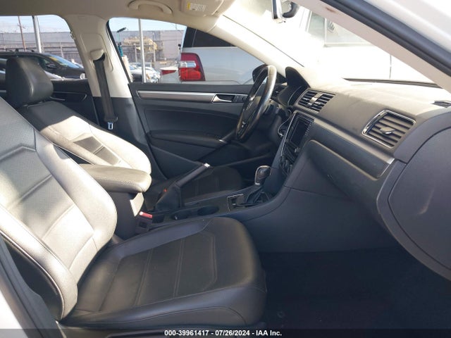 1VWAA7A33JC001515 Volkswagen Passat 2.0t R-line/2.0t S