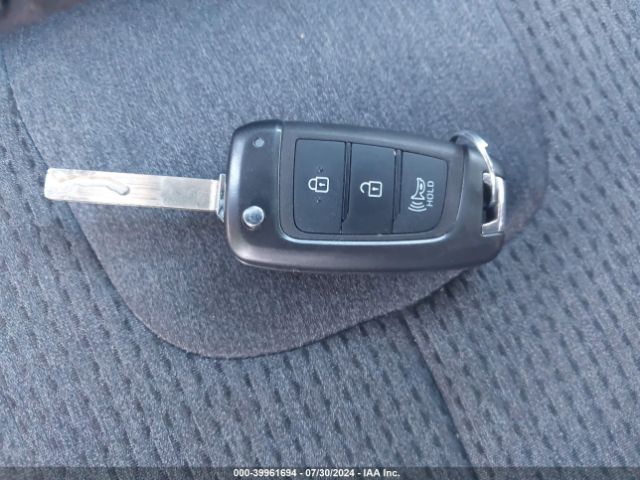 5NMS14AJ2PH622386 Hyundai Santa Fe Se