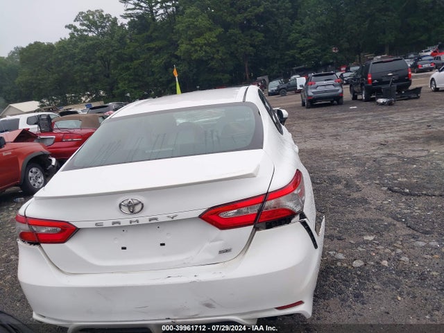 Toyota CAMRY SE 2018 4T1B11HK2JU073622 Image 16