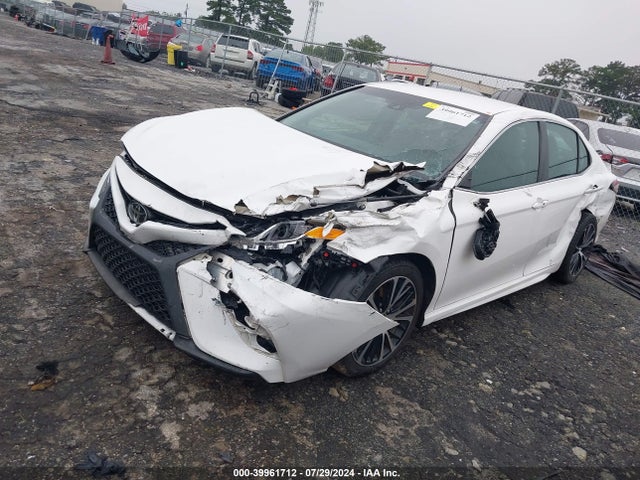 Toyota CAMRY SE 2018 4T1B11HK2JU073622 Image 2
