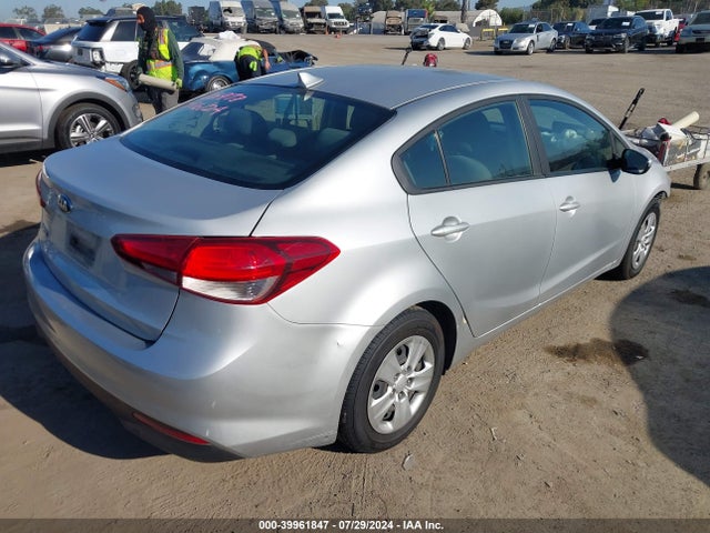 KIA FORTE LX 2017 3KPFK4A74HE075200 Image 4