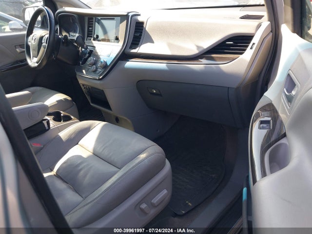 Toyota Sienna Xle 8 Passenger 2017 5TDYZ3DC7HS768050 Image 5