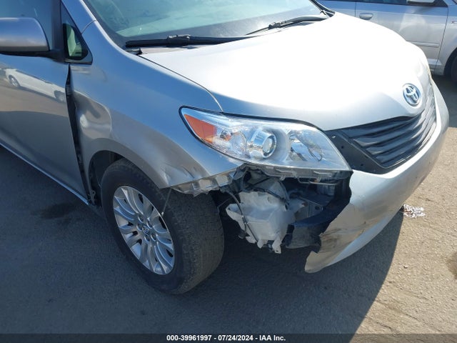 Toyota Sienna Xle 8 Passenger 2017 5TDYZ3DC7HS768050 Image 6