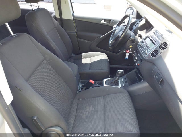 WVGAV3AXXEW572793 Volkswagen TIGUAN S