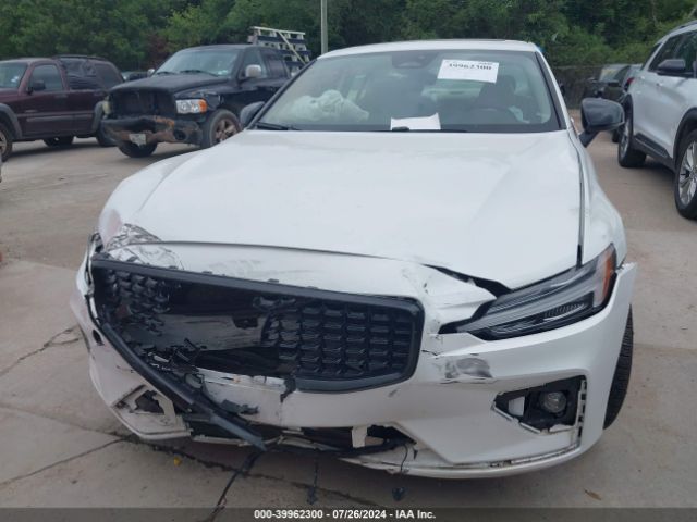 7JRL12FL1RG300983 Volvo S60 B5 Plus Dark Theme