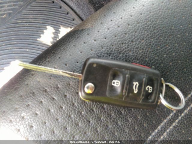 1VWAT7A37FC081600 Volkswagen Passat 1.8t Wolfsburg Edition