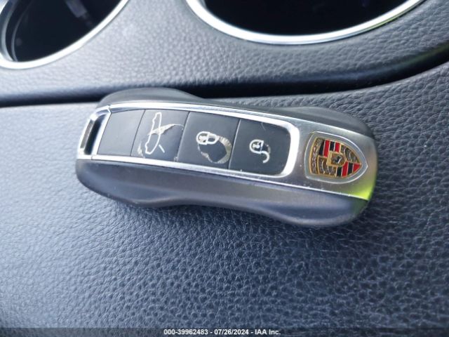 WP0AA2A75JL119123 Porsche PANAMERA 4