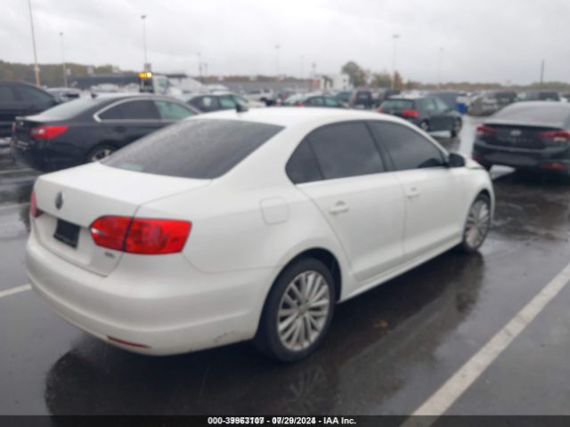 3VWL17AJ2EM390255 Volkswagen Jetta 1.8t Sel