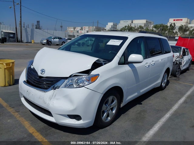 Toyota Sienna Le V6 8 Passenger 2014 5TDKK3DCXES454141 Image 2