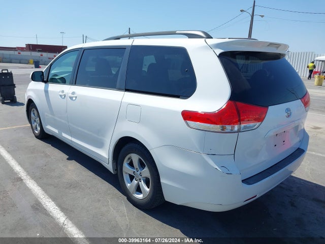 Toyota Sienna Le V6 8 Passenger 2014 5TDKK3DCXES454141 Image 3
