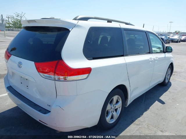 Toyota Sienna Le V6 8 Passenger 2014 5TDKK3DCXES454141 Image 4