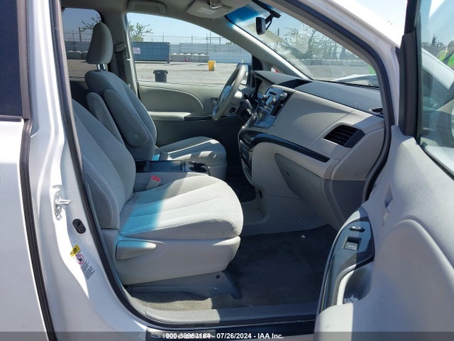 Toyota Sienna Le V6 8 Passenger 2014 5TDKK3DCXES454141 Image 5