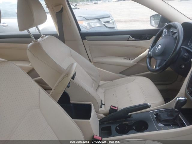 1VWAT7A33EC113389 Volkswagen Passat 1.8t Wolfsburg Edition