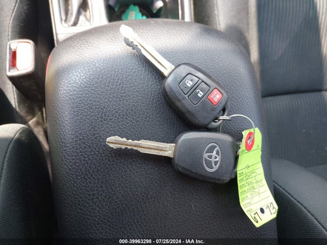 Toyota RAV4 LE 2017 2T3BFREV7HW646773 Image 11