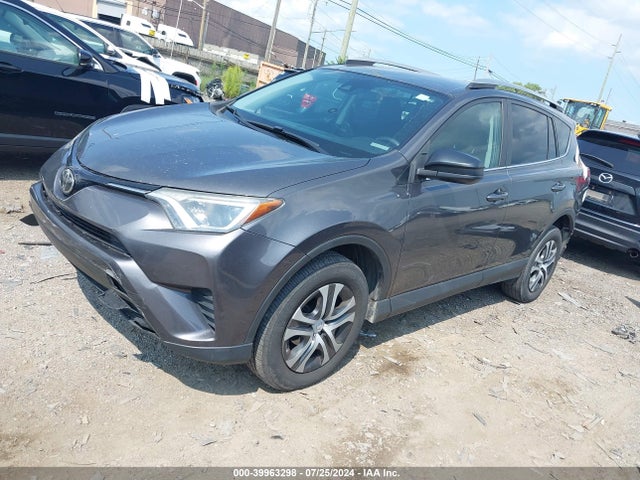 Toyota RAV4 LE 2017 2T3BFREV7HW646773 Image 2