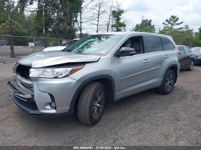Toyota Highlander Le Plus 2017 5TDBZRFH6HS457176 Image 2