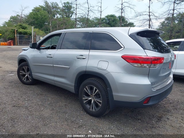 Toyota Highlander Le Plus 2017 5TDBZRFH6HS457176 Image 3